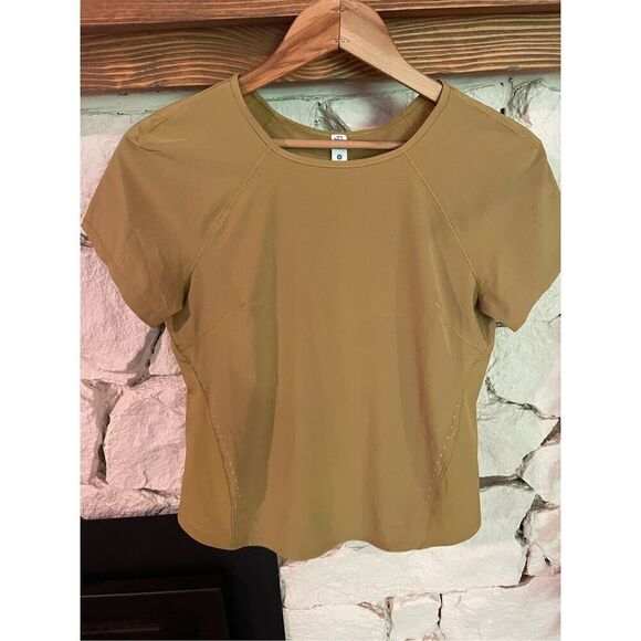 Lululemon short sleeve side slit active tee mustard color size 2 - Picture 1 of 3